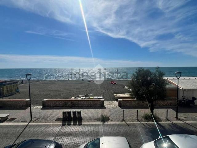 Appartamento in vendita di 83 m² in Lungomare R. Elena, 20