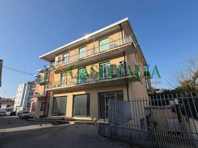 Appartamento in vendita di 83 m² in Via Urbino