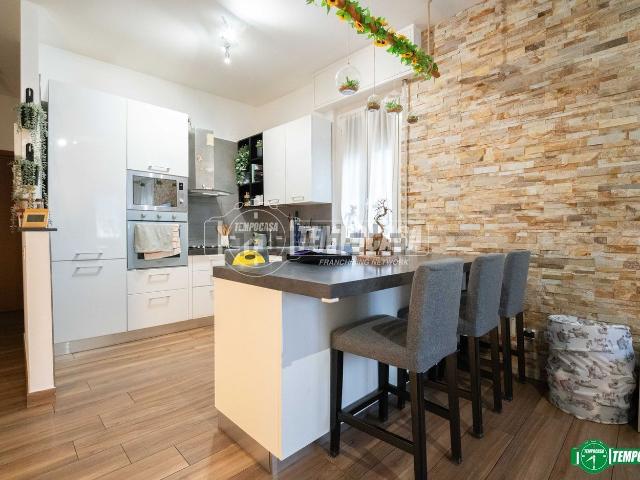 Appartamento in vendita di 83 m² in Via Conte Paolo Taverna, 41