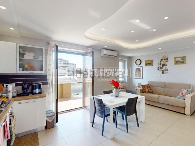 Appartamento in vendita di 83 m² in Viale delle Industrie, 48