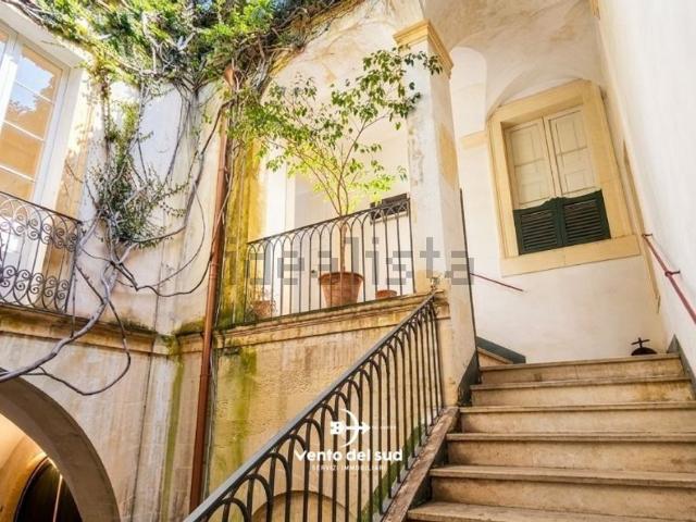 Appartamento in vendita di 800 m² in Via Ascanio Grandi