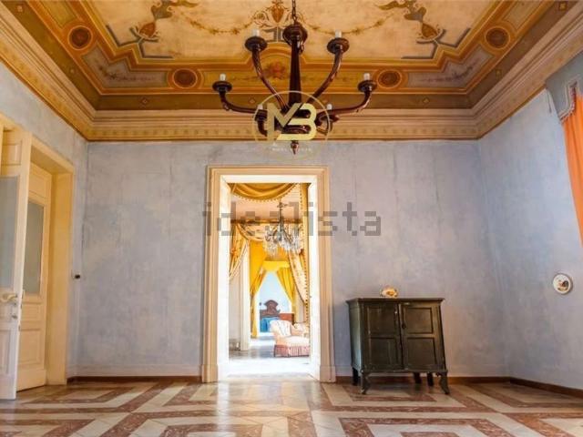 Appartamento in vendita di 800 m² in Via Monsignor Ventimiglia, 12
