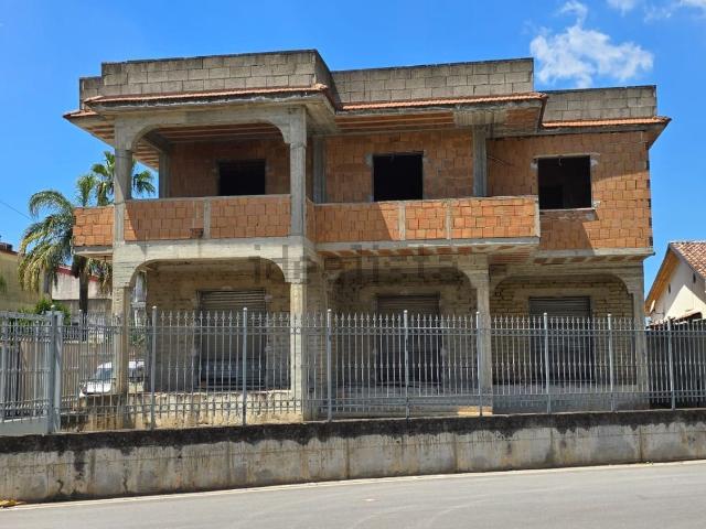 Appartamento in vendita di 800 m² in Via Michelangelo Buonarroti