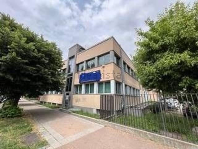 Appartamento in vendita di 800 m² in Viale Lombardia, 2