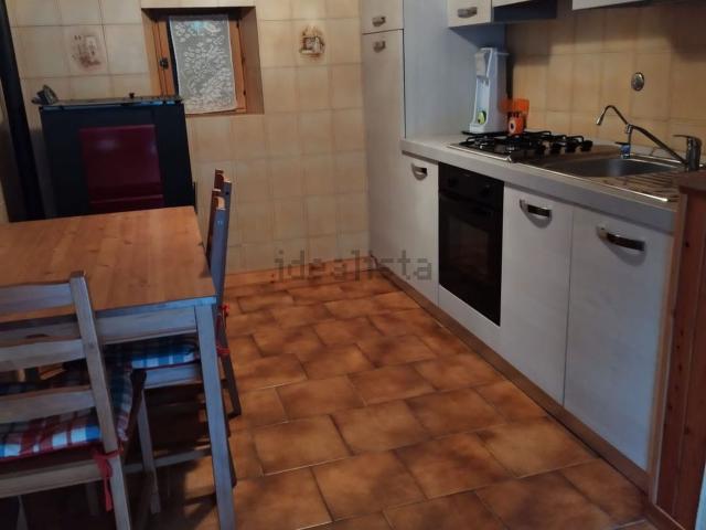 Appartamento in vendita di 80 m² in Borgo lirone, 12