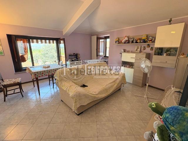 Appartamento in vendita di 80 m² in Contrada Grande, 13