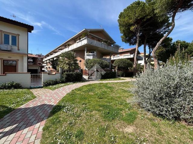 Appartamento in vendita di 80 m² in Lungomare dei Pini, 22