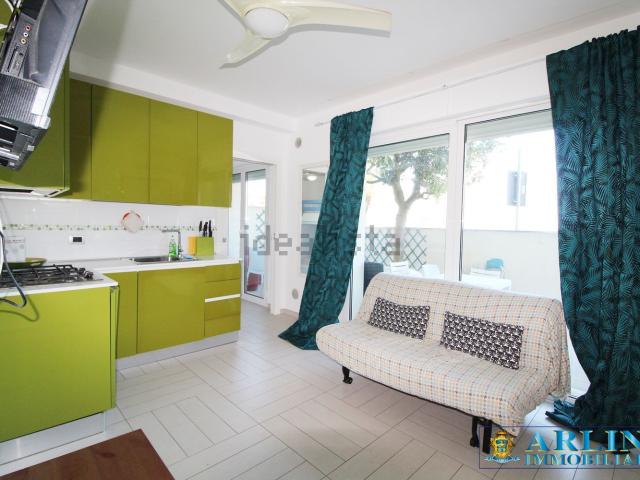 Appartamento in vendita di 80 m² in Lungomare dei Pini, 3