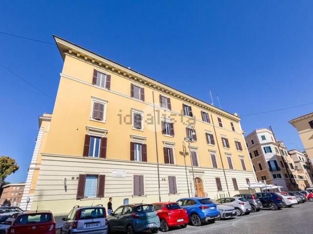 Appartamento in vendita di 80 m² in Piazza di San Francesco d&apos Assisi, 91