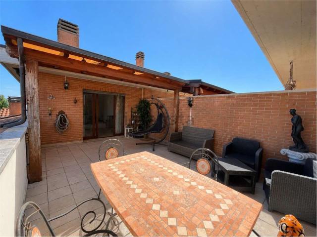 Appartamento in vendita di 80 m² in Piazza G. Falcone, 1