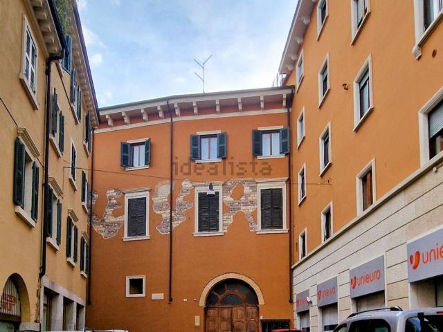 Appartamento in vendita di 80 m² in Piazzetta Serego, 4