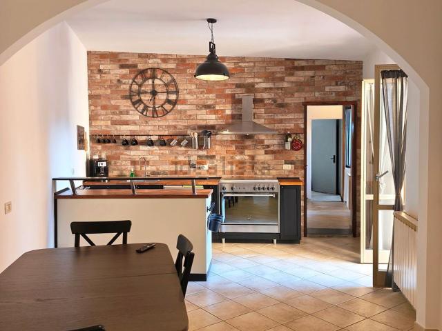 Appartamento in vendita di 80 m² in Strada Provinciale 3 Chiantigiana per Ferrone, 36