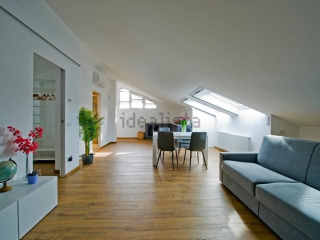 Appartamento in vendita di 80 m² in Via Zezio, 41
