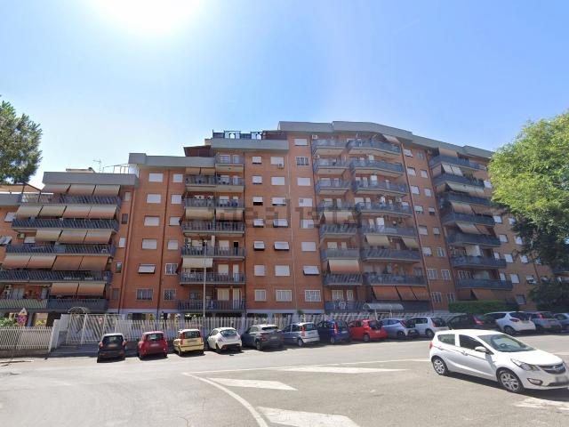 Appartamento in vendita di 80 m² in Via Angelo Viscogliosi, 71