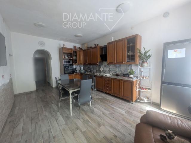 Appartamento in vendita di 80 m² in Via C.B. Cavour