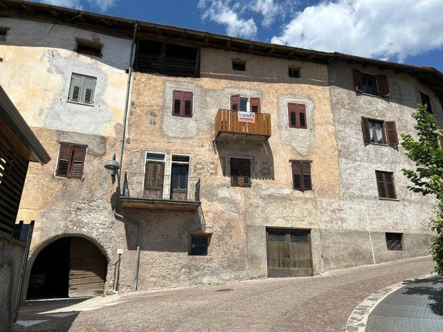 Appartamento in vendita di 80 m² in Via Castel Fava, 1