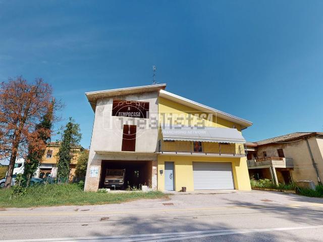 Appartamento in vendita di 240 m² in Via Chiesa, 144
