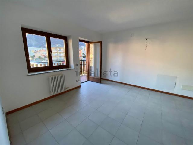 Appartamento in vendita di 80 m² in Via Circonvallazione, 11