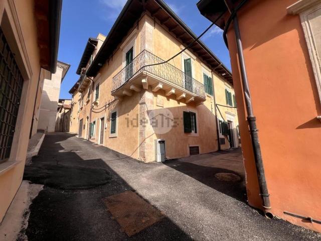 Appartamento in vendita di 90 m² in Via della Mezzaluna