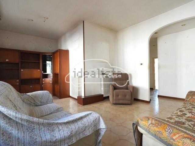 Appartamento in vendita di 80 m² in Via dello Stadio, 55100
