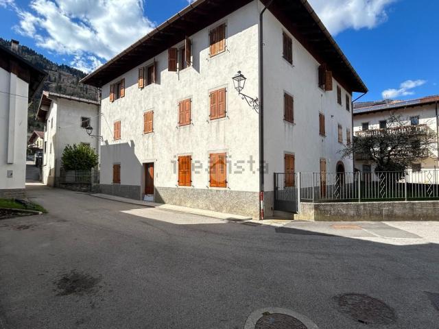 Appartamento in vendita di 80 m² in Via Di Lena Ettore, 4