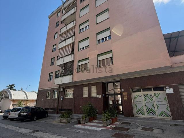 Appartamento in vendita di 80 m² in Via Eugenio Martorelli, 36