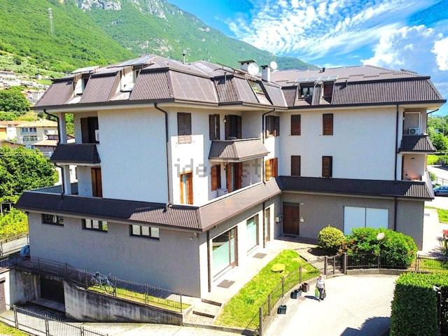 Appartamento in vendita di 102 m² in Via F.lli Kennedy, 2