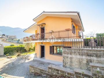 Appartamento in vendita di 80 m² in Via Forcella, 45