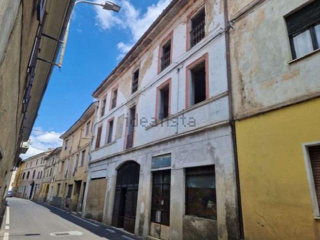 Appartamento in vendita di 80 m² in Via G. Tosalli, 2