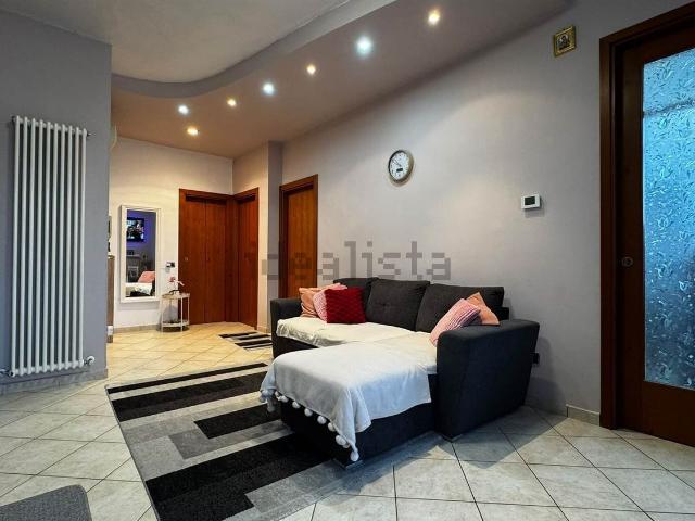 Appartamento in vendita di 80 m² in Via Giovanni Mossolin