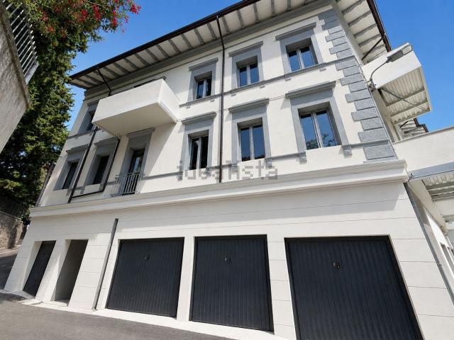 Appartamento in vendita di 80 m² in Via Leone Fortis, 4