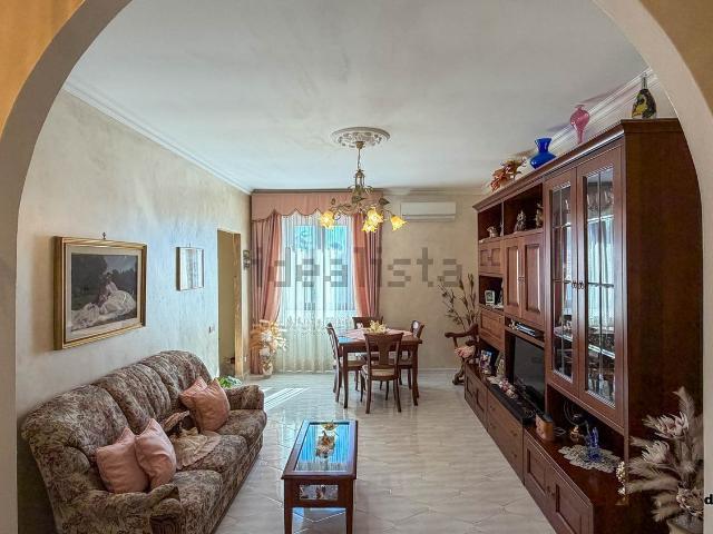 Appartamento in vendita di 80 m² in Via Martiri di Via Fani, 1