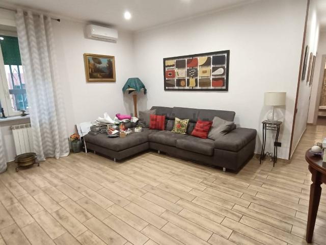 Appartamento in vendita di 80 m² in Via Marino e Cotronei, 1