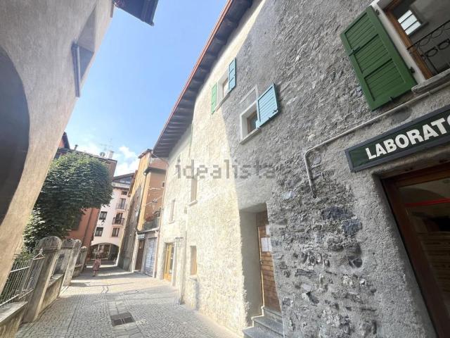 Appartamento in vendita di 80 m² in Via Massimo Longa, 5