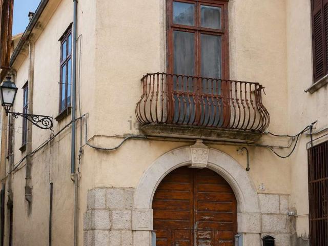 Appartamento in vendita di 80 m² in Via Pirro de Luca, 72