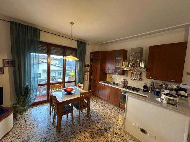 Appartamento in vendita di 80 m² in Via Provinciale Carrara Avenza, 23
