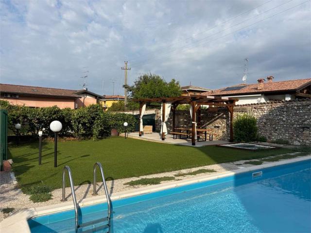 Appartamento in vendita di 80 m² in Via Regia Antica
