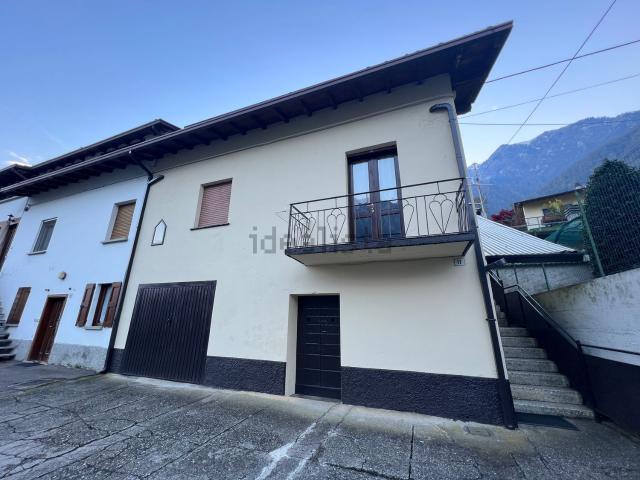 Appartamento in vendita di 80 m² in Via Salvo d&apos Acquisto
