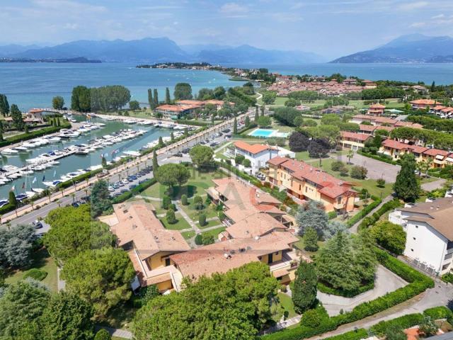 Appartamento in vendita di 80 m² in Via Salvo D&apos Acquisto