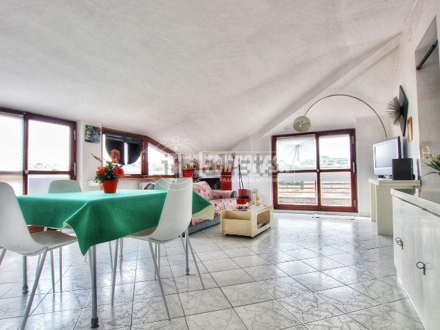 Appartamento in vendita di 80 m² in Via Senigallia, 16