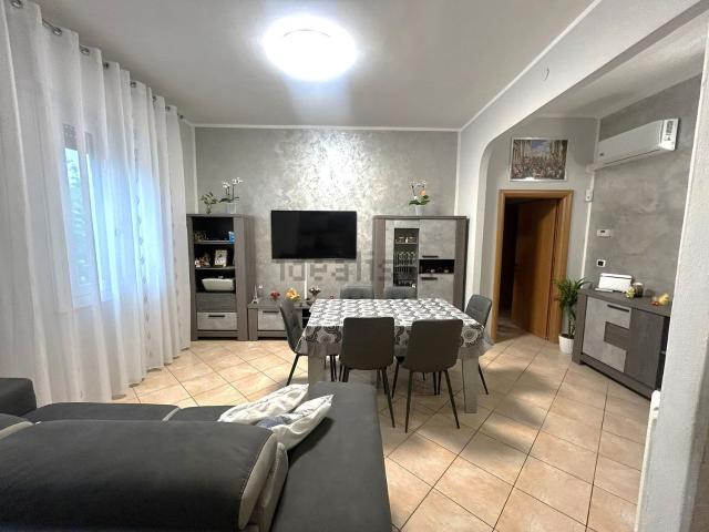 Appartamento in vendita di 80 m² in Viale Ciro Menotti, 57