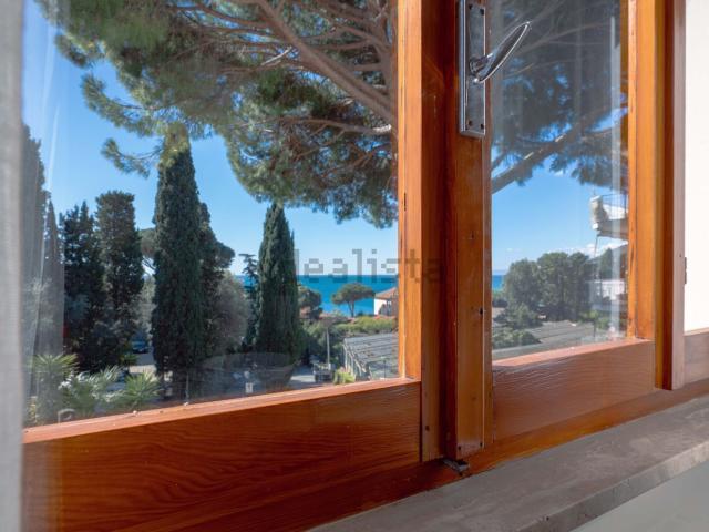 Appartamento in vendita di 80 m² in Viale delle Mimose, 3