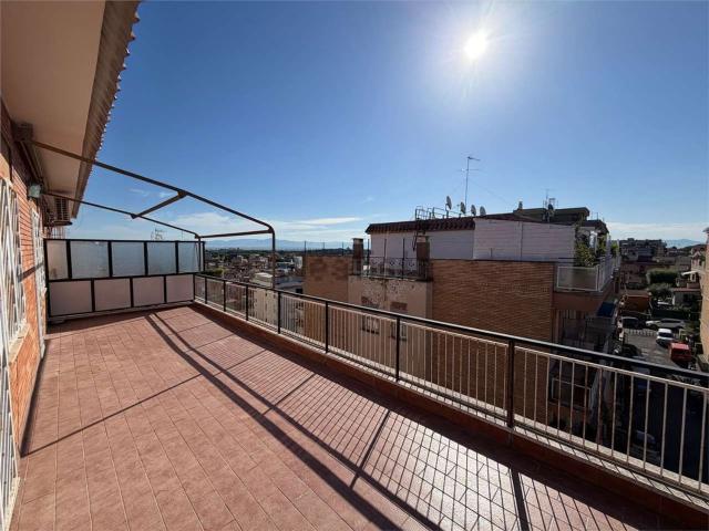 Appartamento in vendita di 81 m² in Via Castiglione in Teverina
