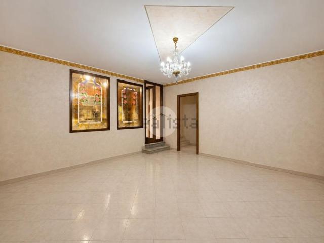 Appartamento in vendita di 81 m² in Via Persico, 32