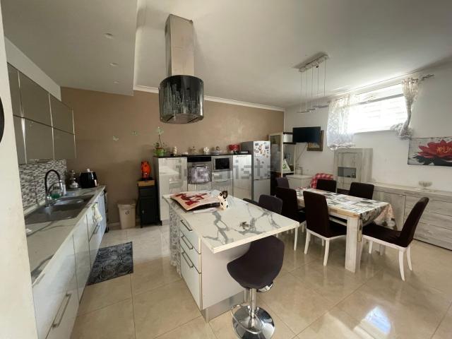 Appartamento in vendita di 81 m² in Via Roma