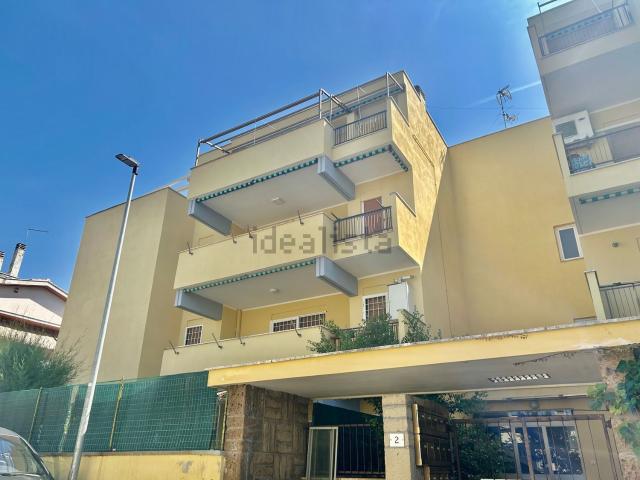 Appartamento in vendita di 81 m² in Via Salvo D&apos Acquisto, 2