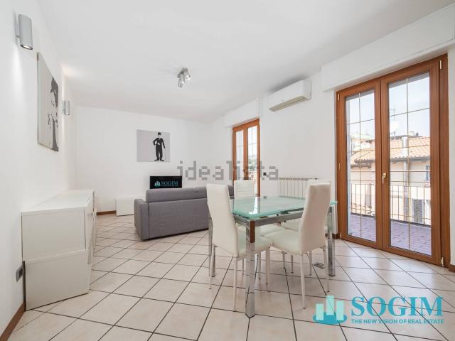 Appartamento in vendita di 81 m² in Viale Lecco, 7