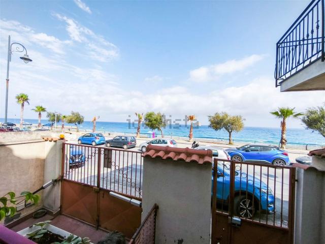 Appartamento in vendita di 82 m² in Lungomare Unità dell&apos Italia, 182