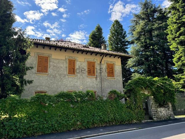 Appartamento in vendita di 82 m² in Via Adua, 22