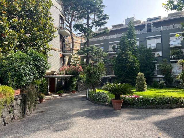 Appartamento in vendita di 82 m² in Via dei Monti Parioli, 49